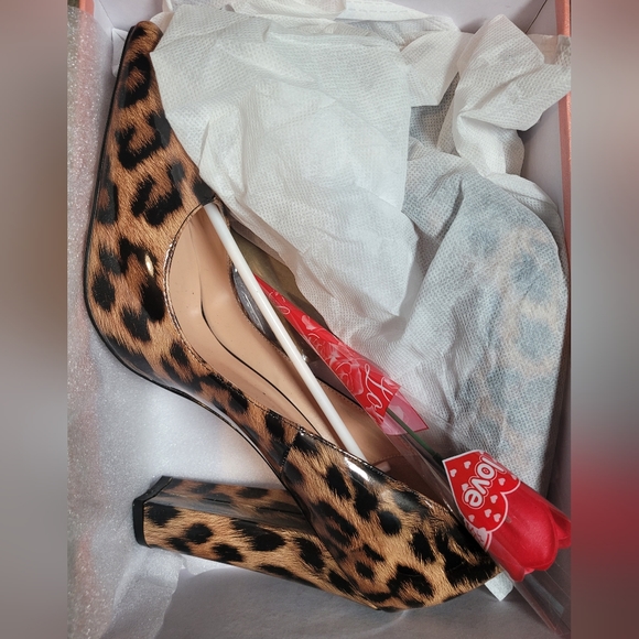 Shoes - Picture 5 of 5